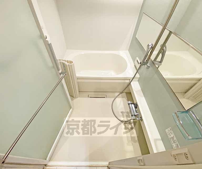 バス・シャワールーム　ゆったり浸かれるお風呂です。