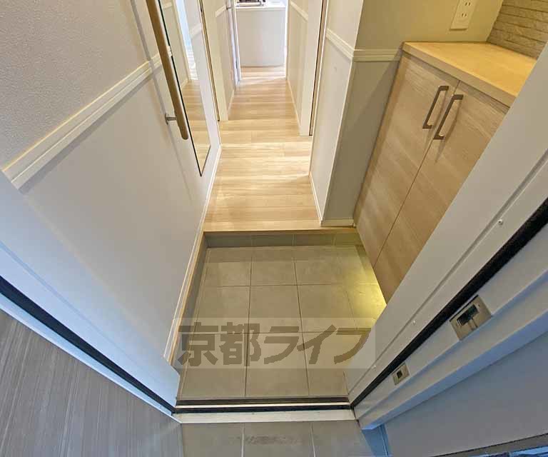 玄関　段差が低くて上がりやすい玄関です。