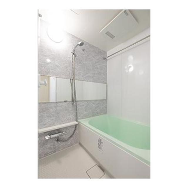 バス・シャワールーム　コンパクトで使いやすいお風呂です