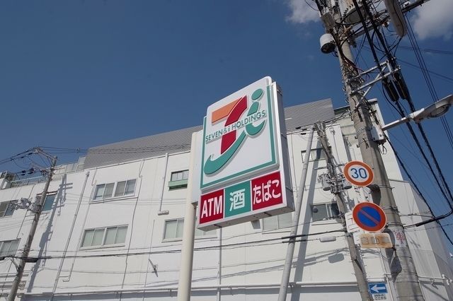 コンビニ　セブンイレブン大阪放出西3丁目店（コンビニ）まで496m