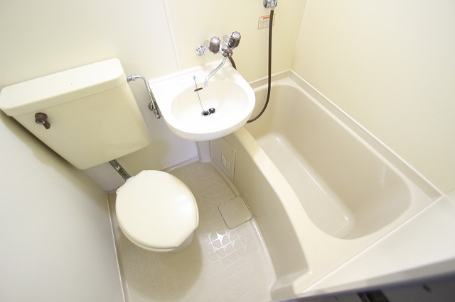 バス・シャワールーム　同物件、別号室のものです。