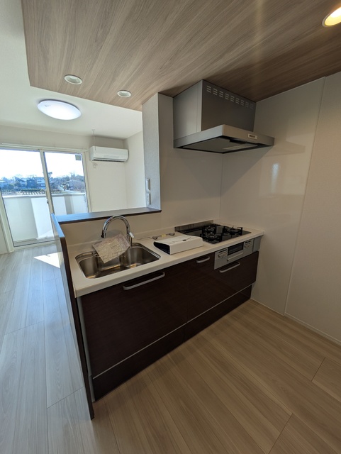 キッチン　☆３口コンロ付☆