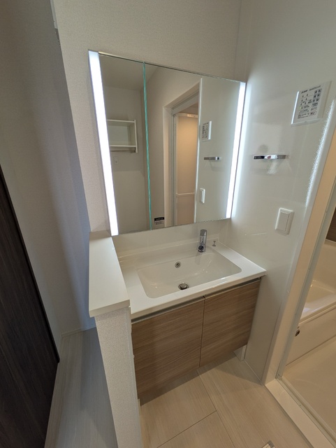 洗面設備　☆明るい洗面台☆