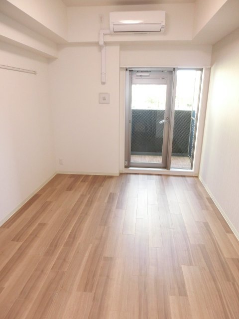 居室・リビング　同物件別号室の写真です。