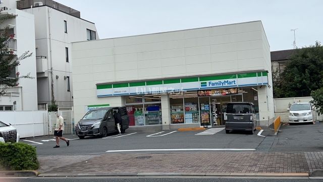 コンビニ　ファミリーマート中野弥生町１丁目店（コンビニ）まで664m