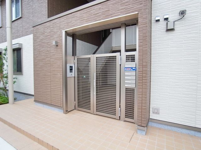 エントランス　♪防犯カメラが付いた安心住居♪