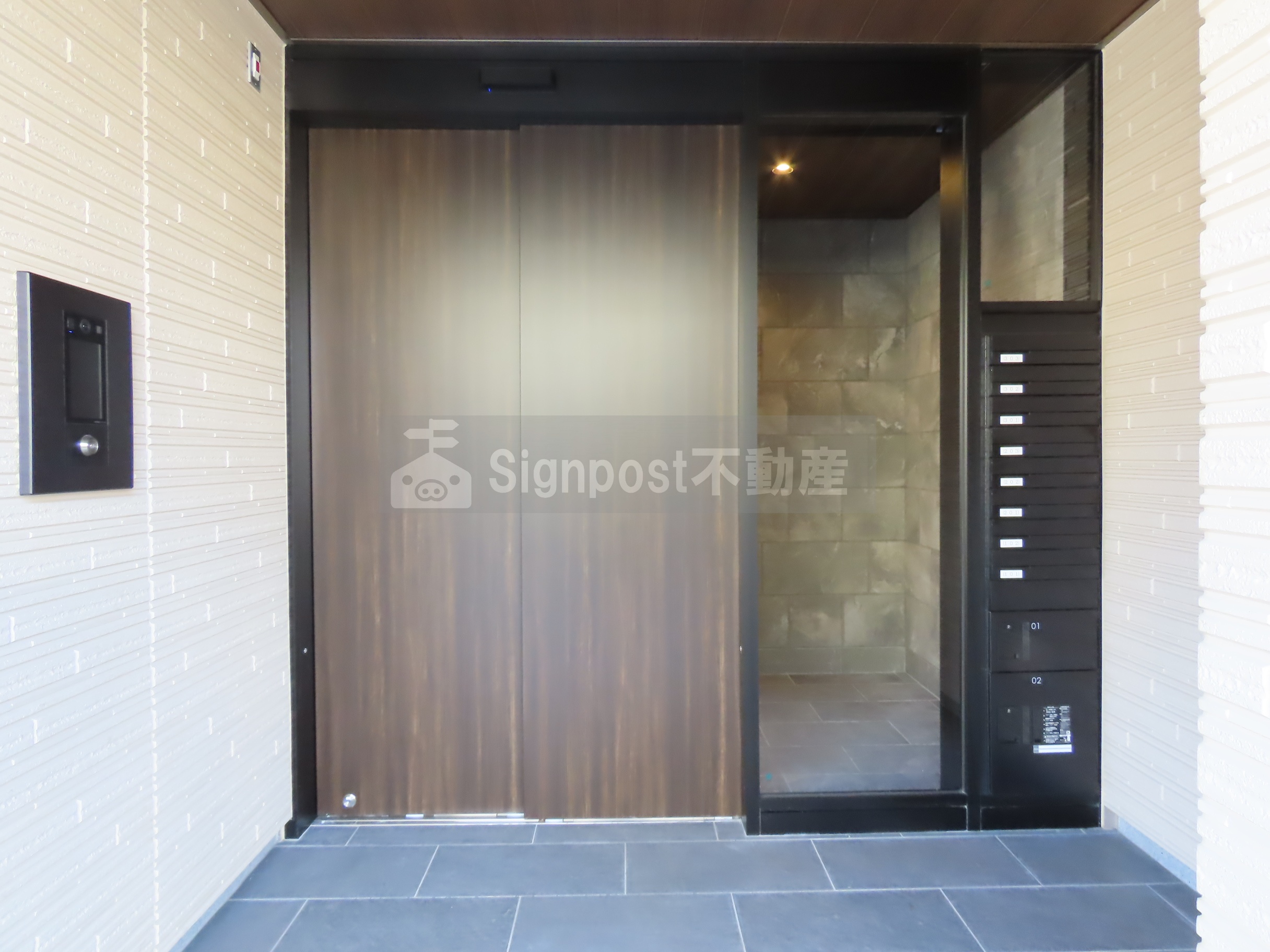 エントランス　宅配ボックス完備