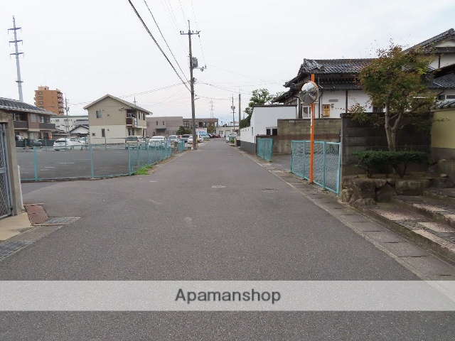 その他　前面道路（その他）まで0m