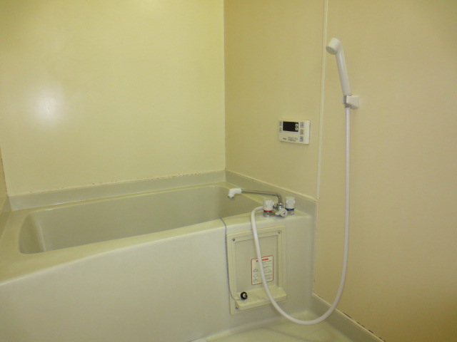 バス・シャワールーム　お風呂は便利な追炊きや自動湯張り機能付きです♪