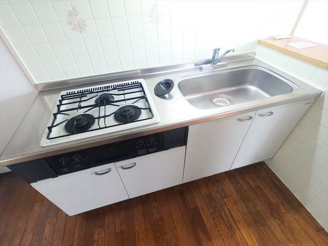キッチン　3口ガスコンロ付きの広いキッチン