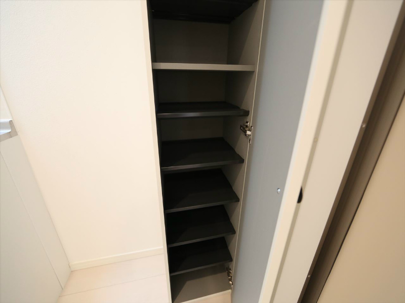 玄関　玄関　シューズボックス付（収納充実してます）