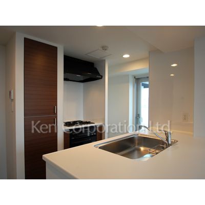 キッチン　同タイプ10階のお部屋を撮影。仕様が異なることがあります。