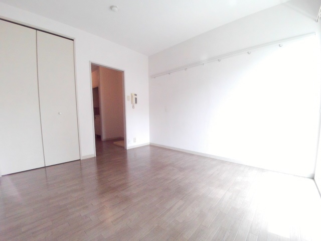 その他部屋・スペース　南向きで日当り良好、レイアウトし易い洋室