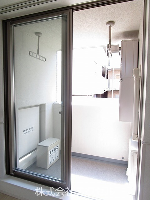 バルコニー　南東向きで日当たり良好です。