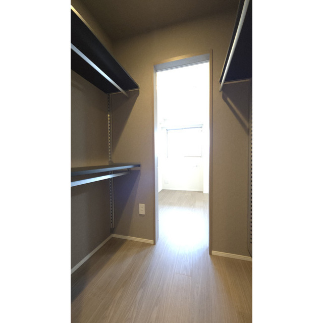 収納　ウォークスルークローゼット