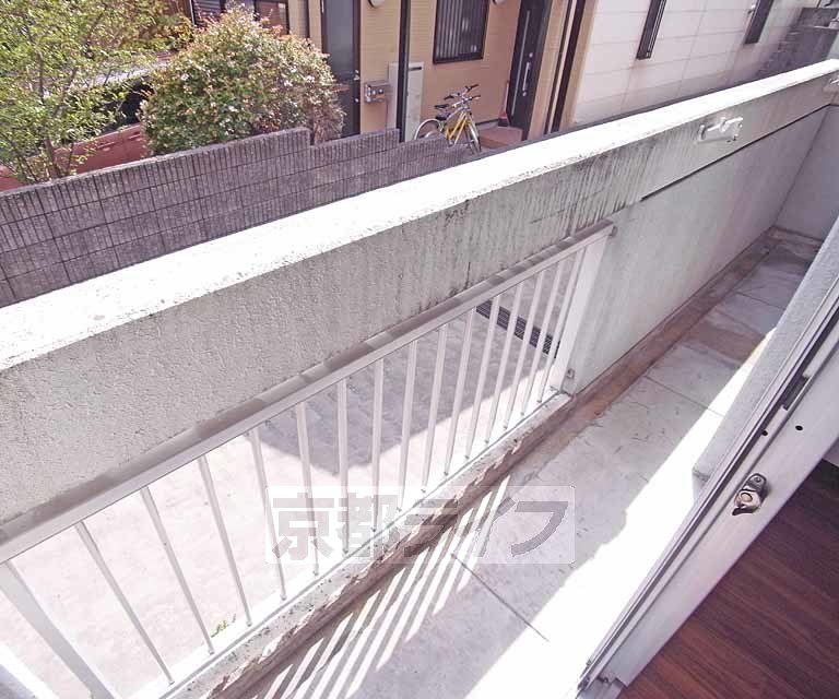 バルコニー　洗濯物もたくさん干せますね。