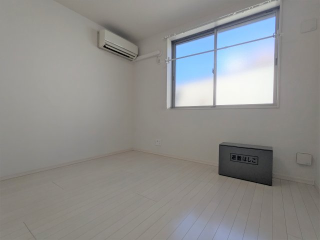 居室・リビング　こちらのリビングで趣味の時間をお楽しみください