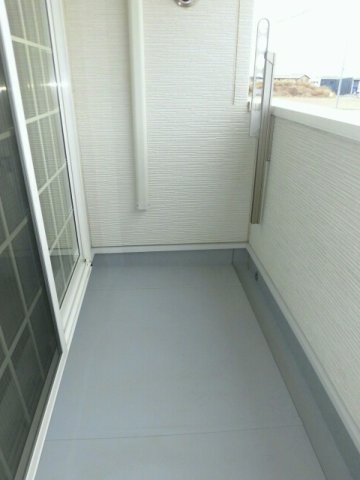 バルコニー　開放的で明るい空間を演出してくれるバルコニーです