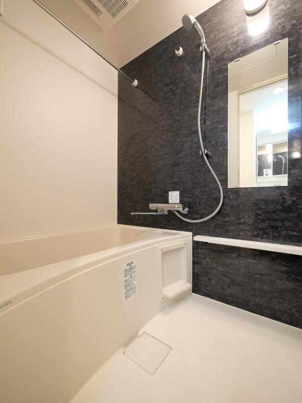 バス・シャワールーム　落ち着いた空間のお風呂です。