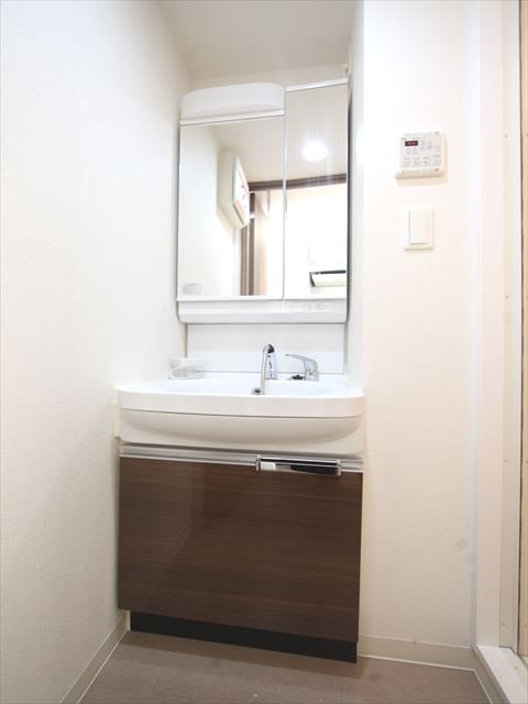 洗面設備　脱衣所　独立洗面台（シャンプードレッサー付）