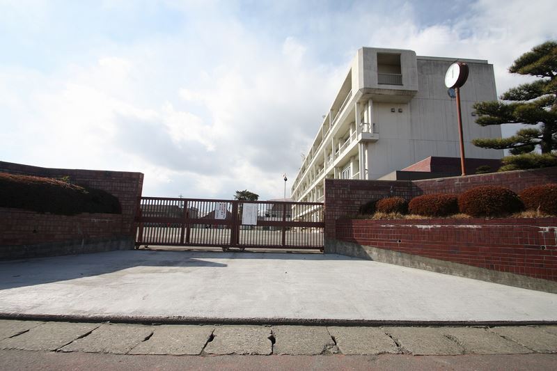 中学校　清洲中学校（中学校）まで1104m