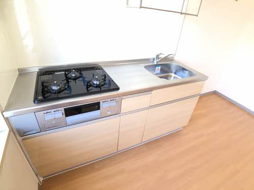 キッチン　コンパクトなキッチンで掃除もラクラク