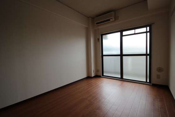 居室・リビング　※別部屋の写真です