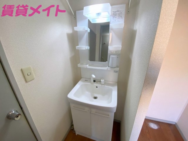 洗面設備　同型参考写真