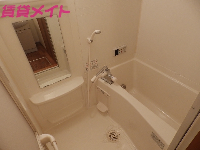 バス・シャワールーム　同型別室のお写真です