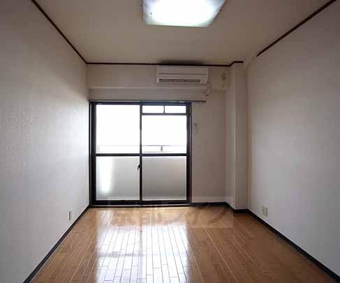 居室・リビング　日当たり良好です。