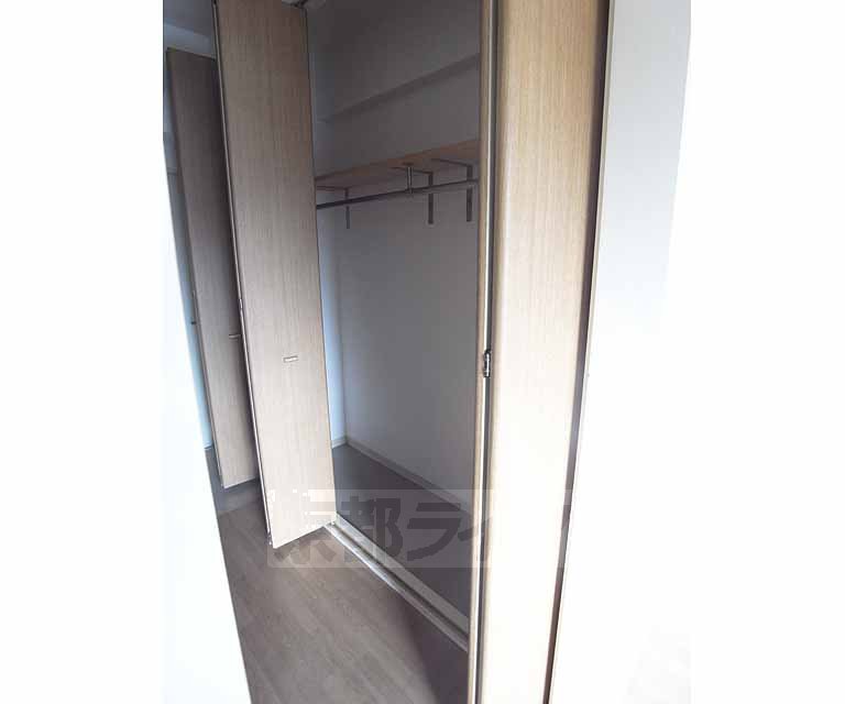 収納　廊下一面、収納になっています。広いですよ～。