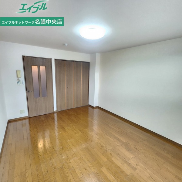 居室・リビング　別部屋参考写真です。