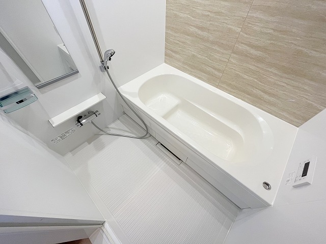 バス・シャワールーム　落ち着いた空間のお風呂です