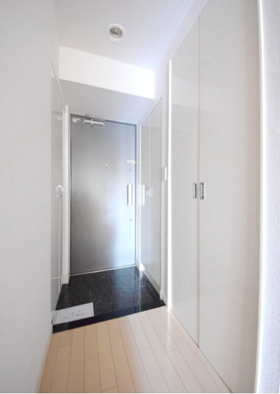 玄関　別部屋反転写真