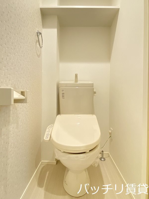 トイレ　別号室タイプの為、現状を優先致します。