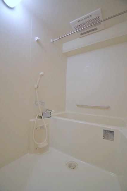 バス・シャワールーム　浴室乾燥付のバスルーム♪