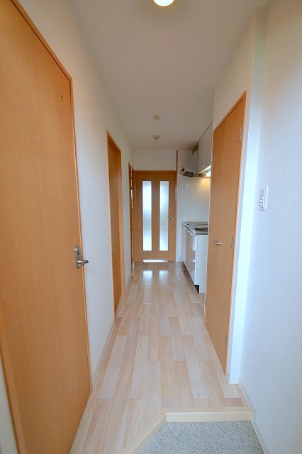 玄関　玄関から見た感じです♪
