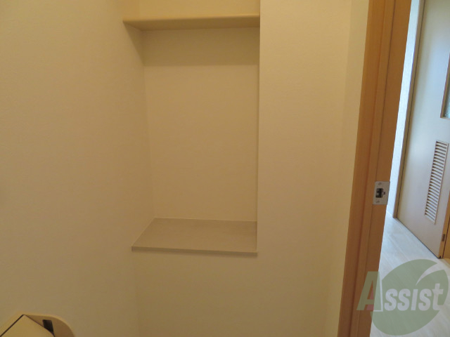 その他設備　トイレに収納が付いており安心でいいですね。