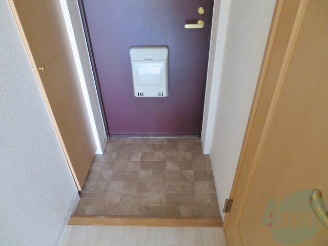 玄関　玄関の様子です。明るい印象ですね。気分もあがりそう。