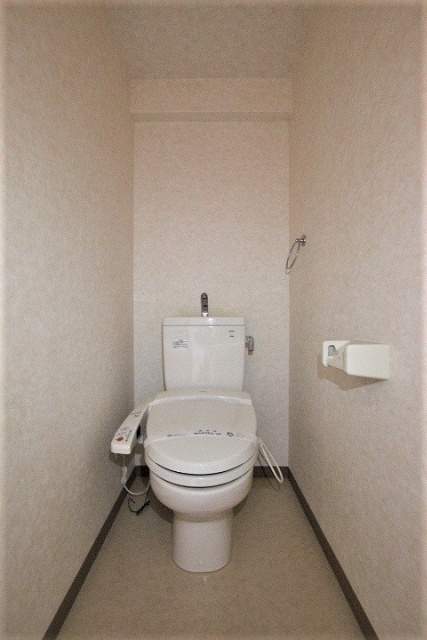 トイレ　写真は別号室のものです。