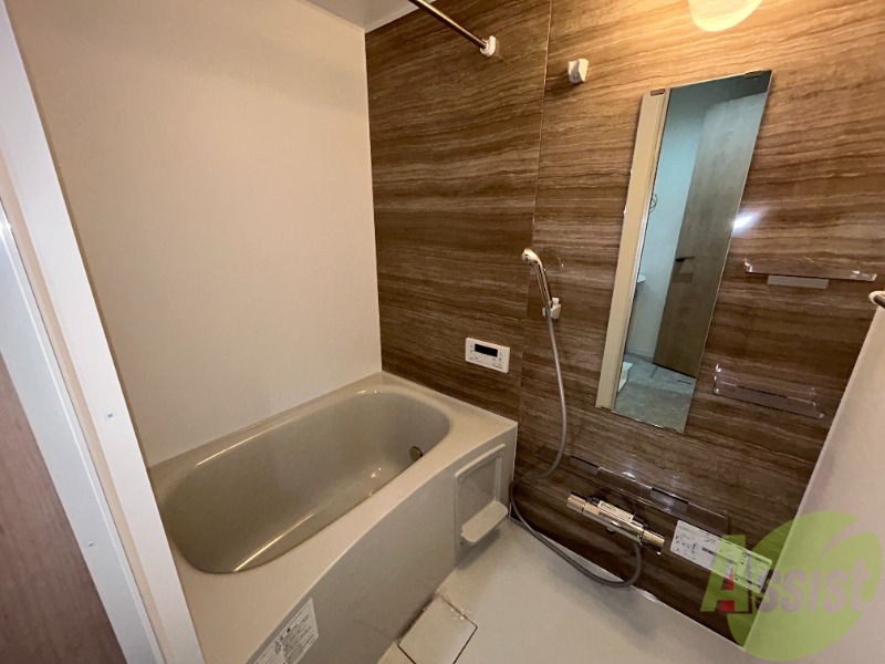 バス・シャワールーム　設備の優れた浴室です。湯船に浸かって一日の疲れを取りましょう