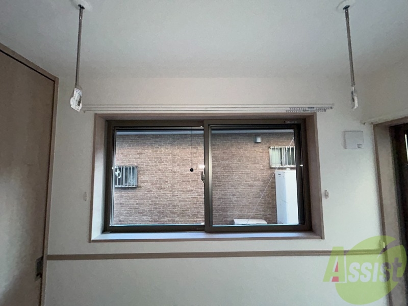 バルコニー　ベランダはございませんが、室内物干しが付いております。