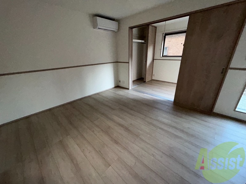 居室・リビング　こちらは８．２帖のＬＤＫです。家具が置きやすい間取りですね。