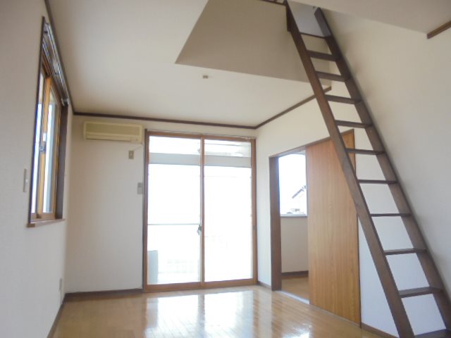 居室・リビング　※写真は別部屋のものです。（参考）