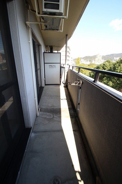 バルコニー　同物件別号室の写真です。