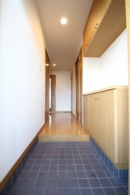 玄関　同物件別号室の写真です。