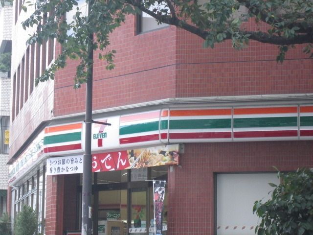 コンビニ　セブンイレブン（コンビニ）まで122m