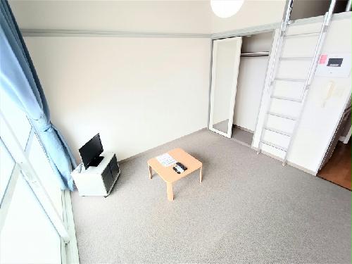 居室・リビング　家電・家具付きのお部屋です。