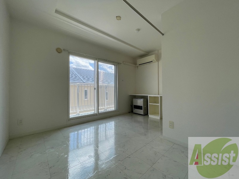 その他部屋・スペース　洋室を撮影しました。日射しがあり明るい印象。