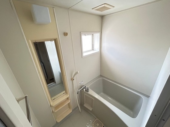 バス・シャワールーム　※別部屋の写真です